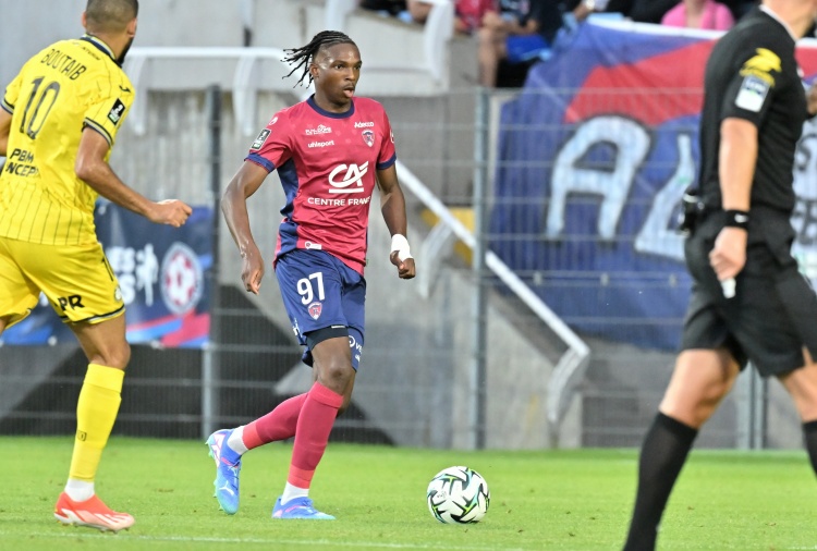 kaiyun-天空：雅凯倾向于加盟切尔西，俱乐部间的谈判正在继续