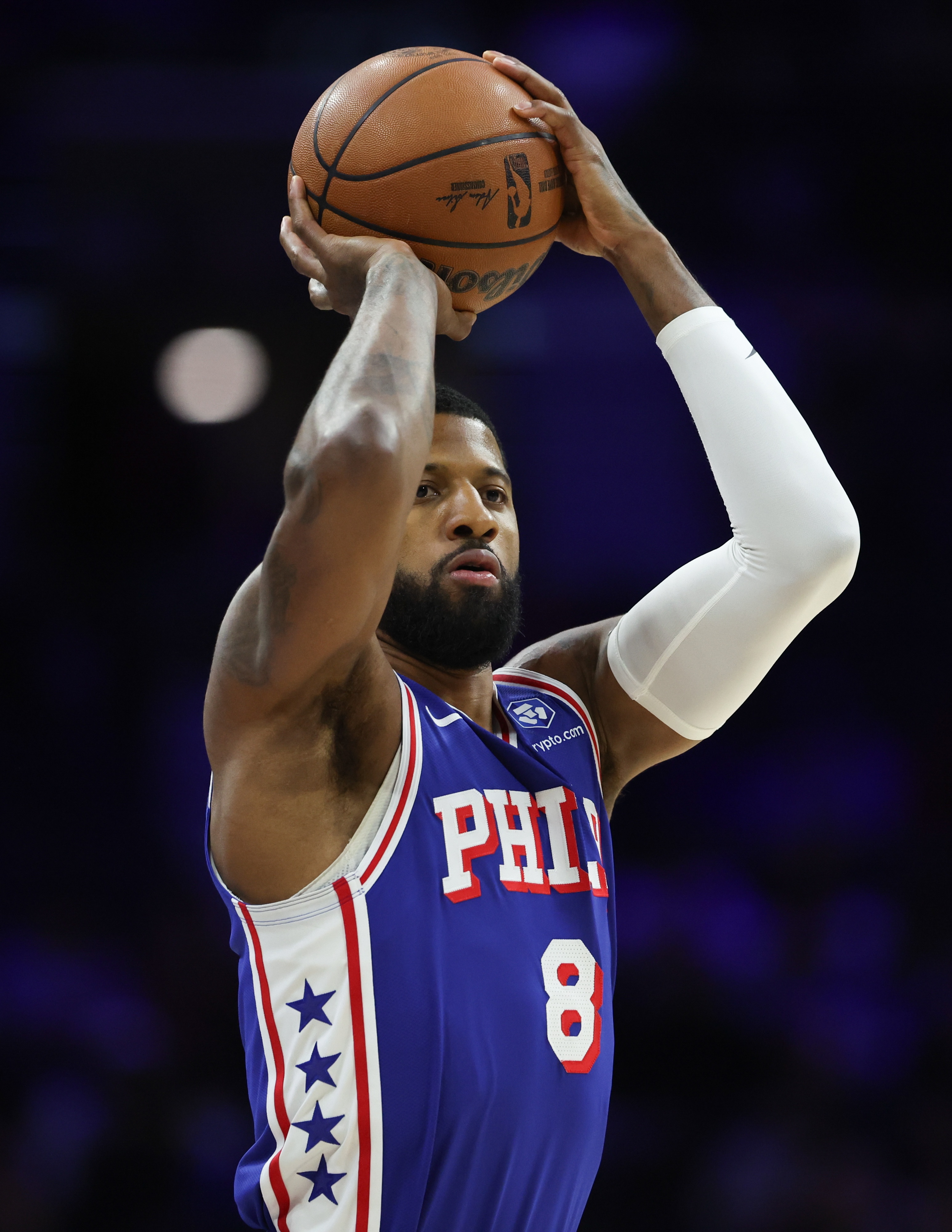 开云-乔治最近6场场均25.8分6.5篮板4助攻3抢断 投篮50% 三分44.1%