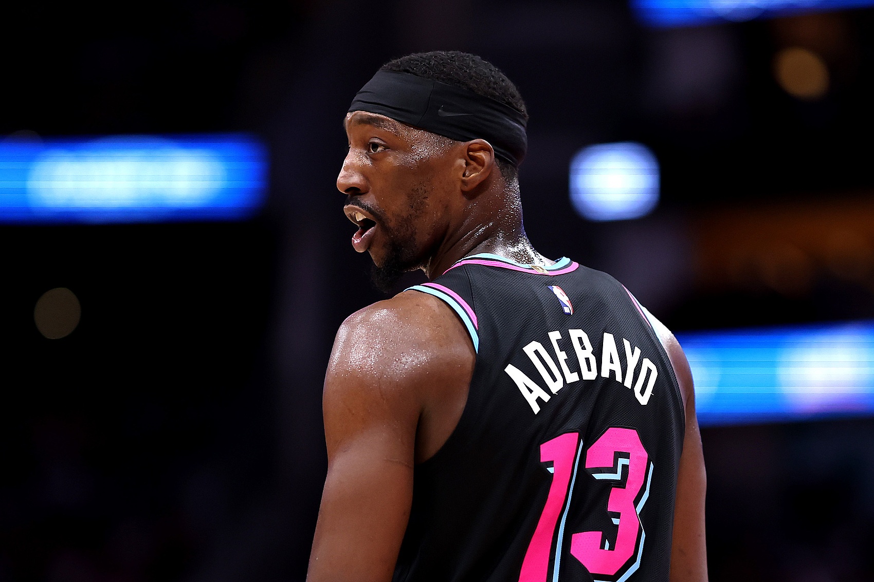 开云-打得啥玩意！阿德巴约13中2仅拿7分9板3助1断